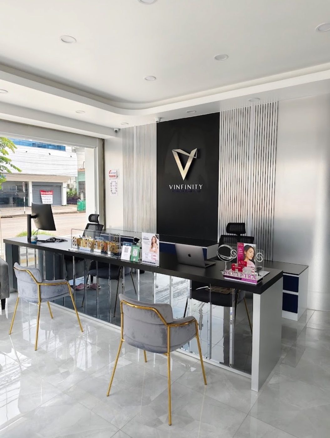 เคาน์เตอร์ต้อนรับ Vinfinity Clinic อุดรธานี